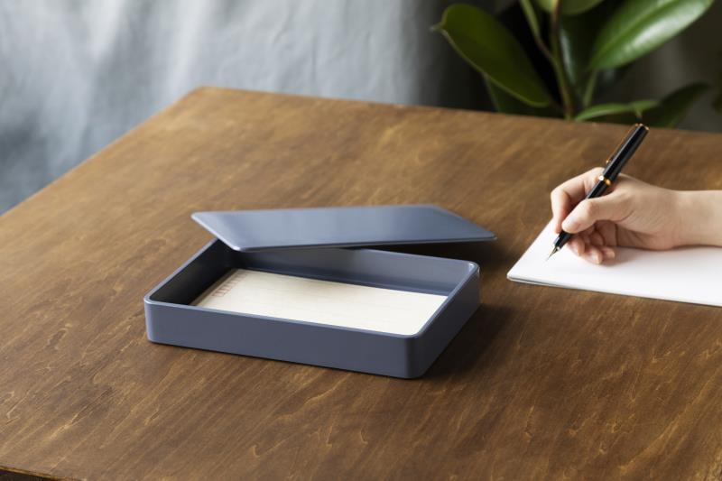 【鳩居堂】MUG 〈文具箱〉【茶】