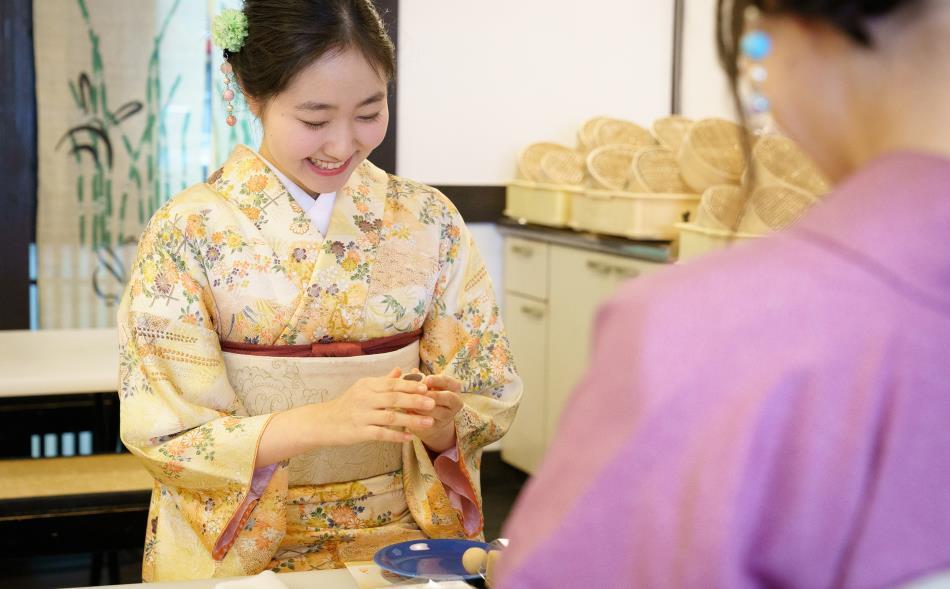 【甘春堂】和菓子作り体験の招待チケット（1名様）［ 京都 和菓子 老舗 体験 京都旅行 手作り 人気 おすすめ お取り寄せ 通販 送料無料 ふるさと納税 ］