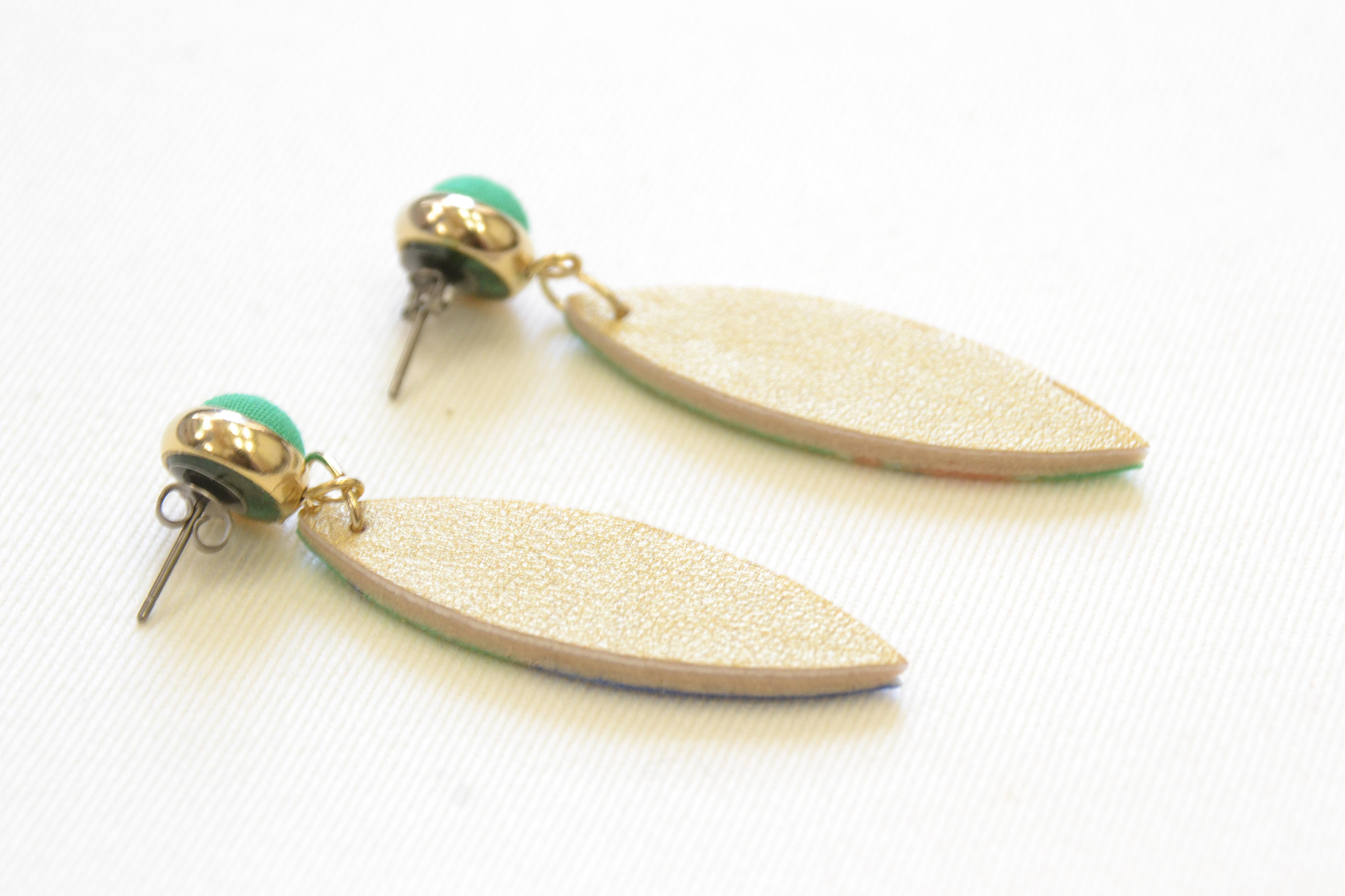 【染工房正茂】手描友禅 ピアス / イヤリング（ファブリックアクセサリー）《孔雀》 