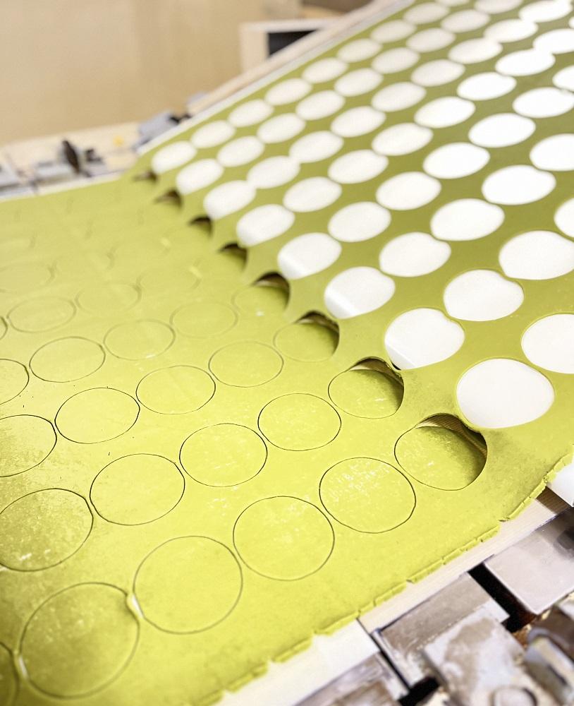 【クレーム デ ラ クレーム】クリスピーチョコヴァッフェル抹茶（１２枚）