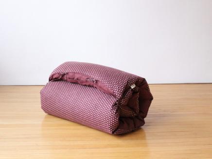 【洛中高岡屋】うたた寝にちょうどいい寛ぎのアイテム　カバータイプごろ寝敷きふとん（パープル系）