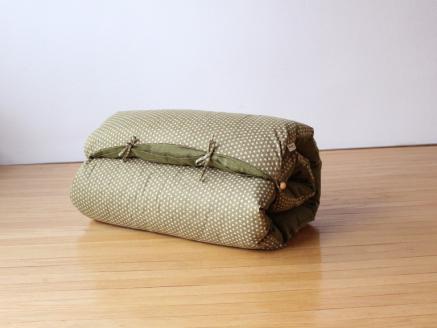 【洛中高岡屋】うたた寝にちょうどいい寛ぎのアイテム　カバータイプごろ寝敷きふとん（グリーン系）