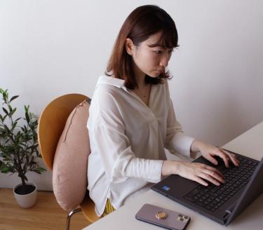 【洛中高岡屋】こだわり設計のかわいいクッション『うたたねクッション Utane（うたね）』（里桜＆紙屋紙）