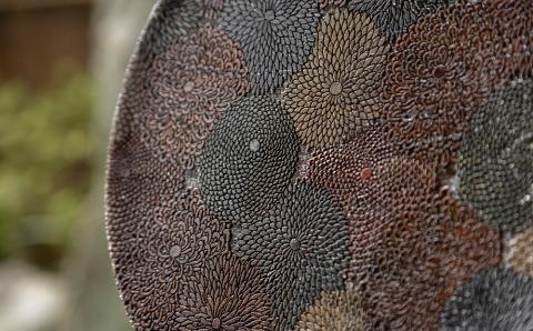 【三彩工房】漆仕上げ菊尽し（9寸）