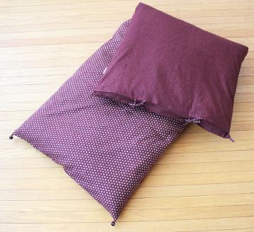 【洛中高岡屋】うたた寝にちょうどいい寛ぎのアイテム　カバータイプごろ寝敷きふとん＜ゆったりサイズ＞（パープル系）