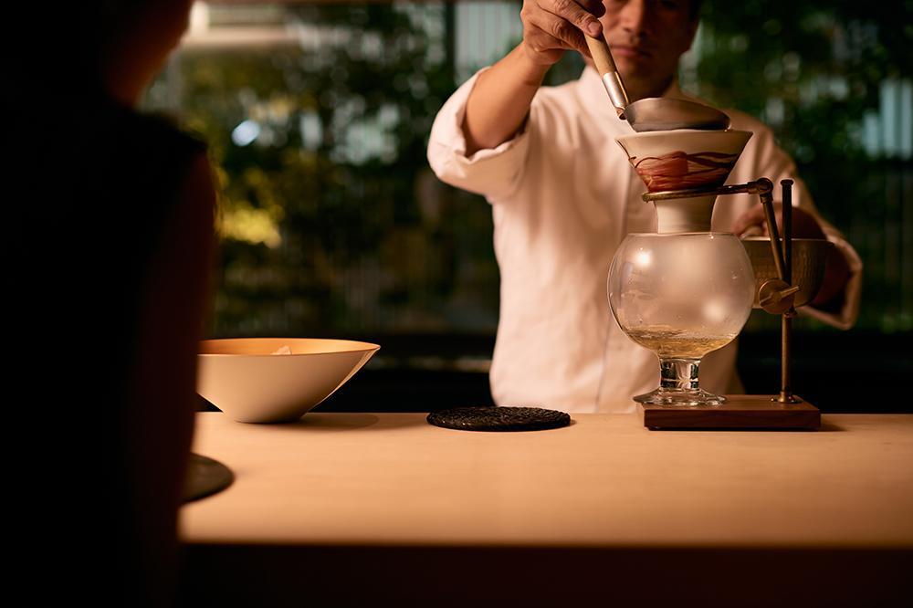 【高島屋選定品】【THE THOUSAND KYOTO】ザ・サウザンド京都 ふるさと納税ディナーペアチケット カウンター割烹コース［ 京都 京都駅 至近 アクセス 抜群 次の千年の心地よさ 食事 チケット 人気 おすすめ ］