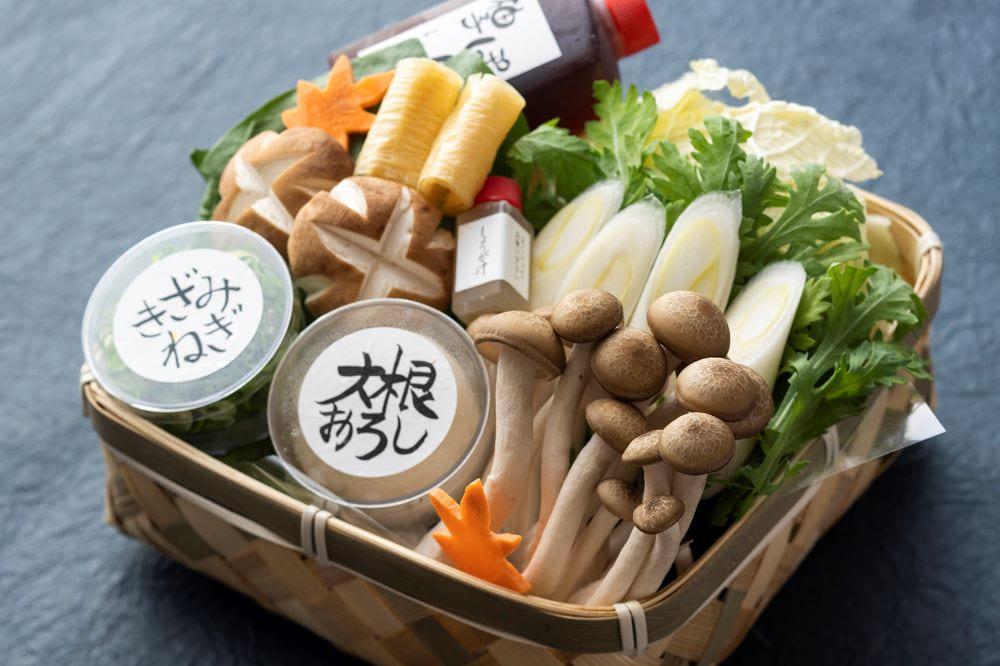 【京料理鳥米】ご自宅でも京の名物を堪能！とりよねの水炊きセットでゆったり温まろう！特別企画！京の水炊きセット～名物「活鶏水煮」～雅セット 2人前