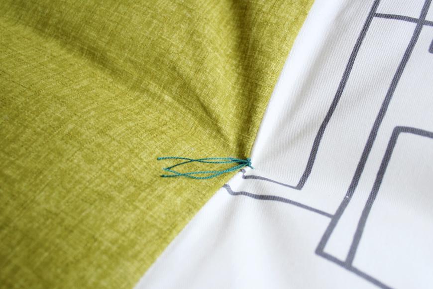 【 洛中高岡屋 】赤ちゃんが自然と笑顔になる 『せんべい座布団』（萌黄&メイズホワイト）