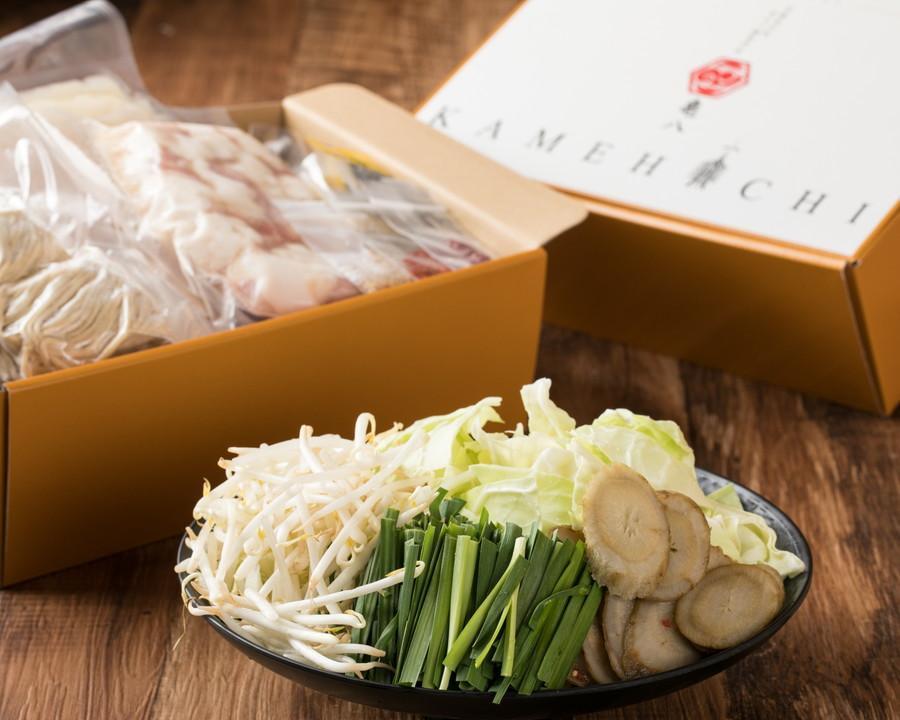 【京もつ鍋 亀八】京もつ鍋セット「自慢の白」（3～4人前）［ 京都 先斗町 もつ鍋専門 人気店 もつ ホルモン 人気 おすすめ 簡単 便利 鍋 おなべ セット お取り寄せ 通販 ふるさと納税 ］