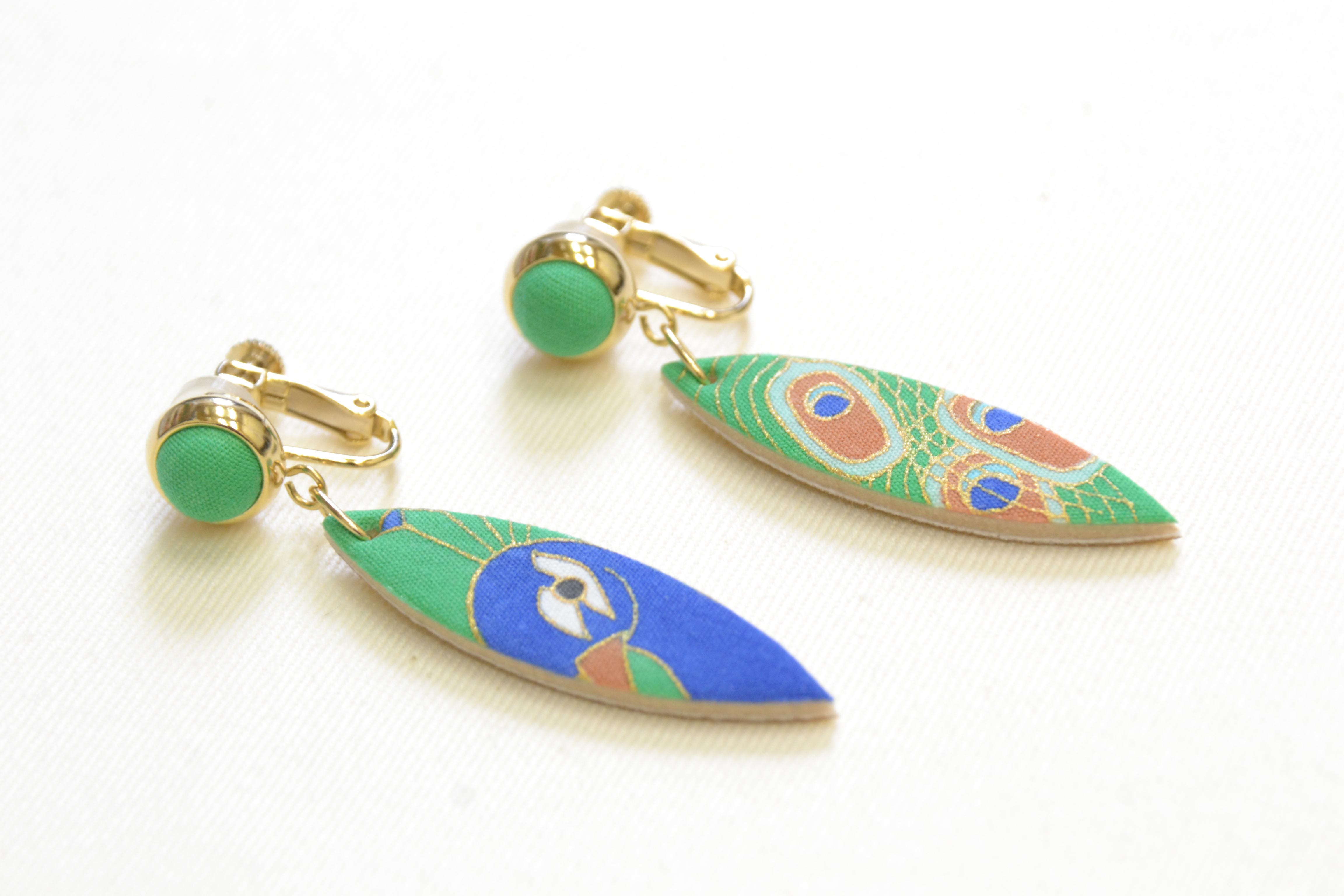 【染工房正茂】手描友禅 ピアス / イヤリング（ファブリックアクセサリー）《孔雀》 