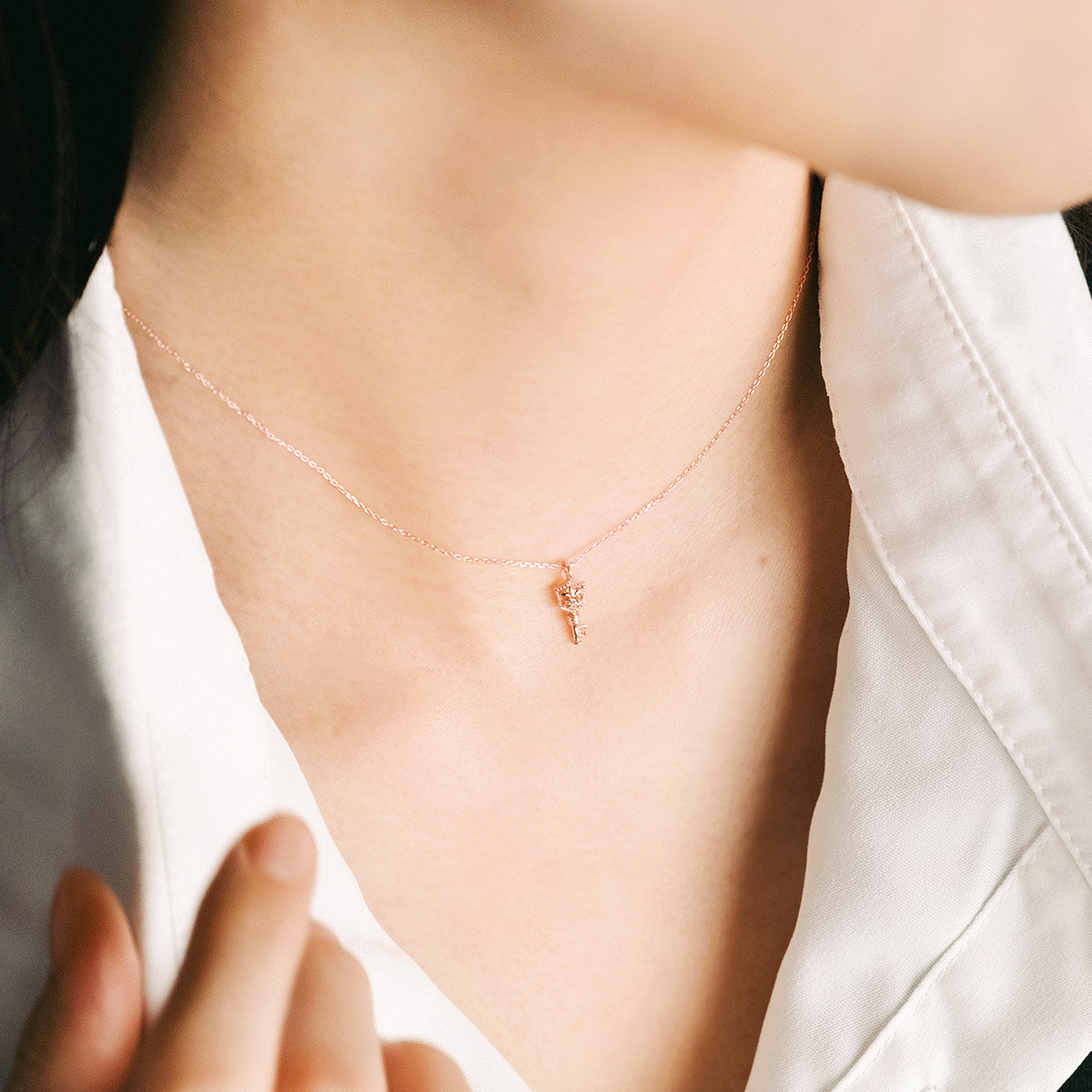 【心葉/京都kokoroba kyoto】K10 天然ダイヤモンド 百合の紋章×鍵モチーフ キーネックレス「ピンクゴールド」