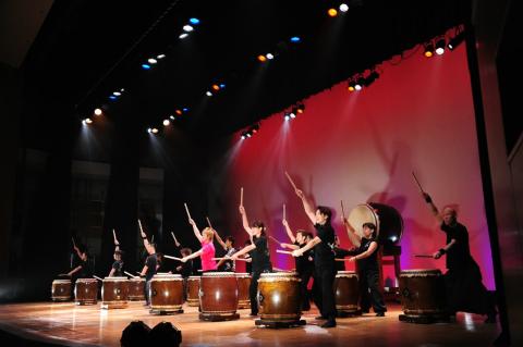 【太鼓センター】長胴太鼓（目有材くりぬき胴）8寸セット