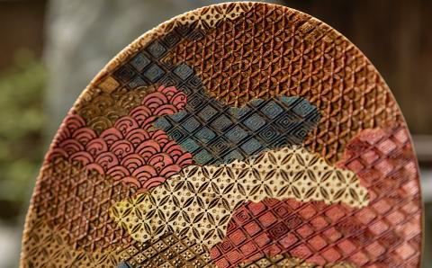 【三彩工房】京小紋彫刻皿（9寸）