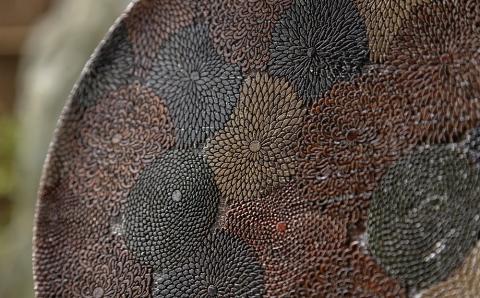 【三彩工房】漆仕上げ菊尽し（9寸）