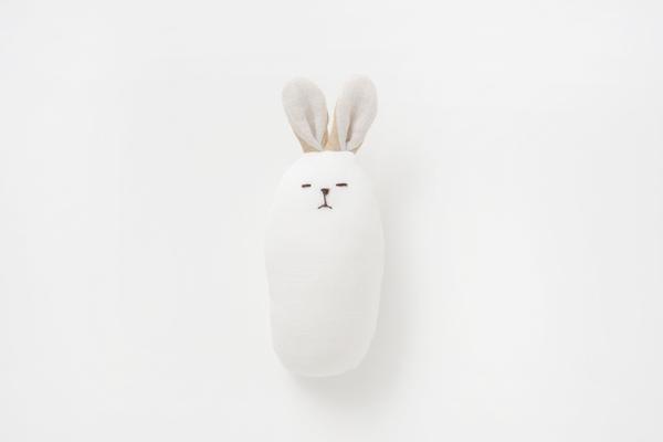 【大東寝具】京和晒綿紗 新生児セット ローブ／ビブ／湯上げタオル／にぎにぎ ベビーギフト（グレー）［ 京都 寝具 老舗 ガーゼ 人気 おすすめ 贈りもの お取り寄せ 通販 送料無料 ふるさと納税 ］