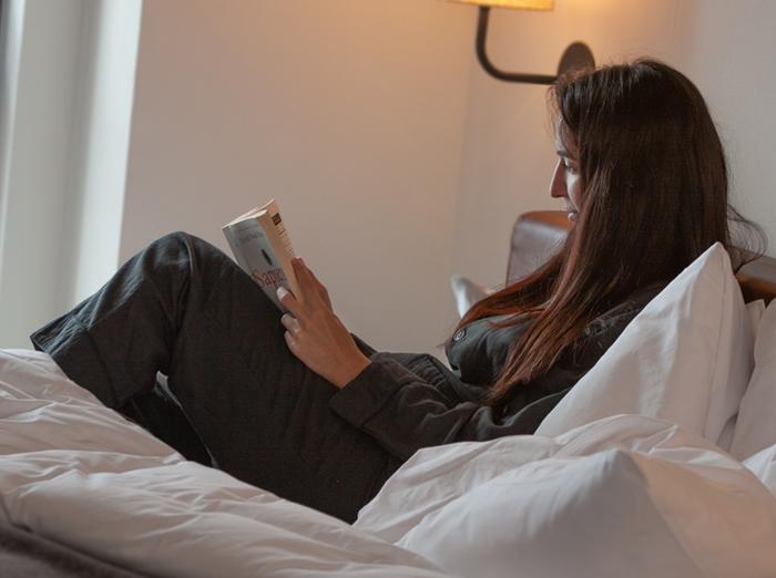 【大東寝具】Ace Hotel Kyoto×京和晒綿紗コラボ ガーゼパジャマ 2重合わせ 草木染め≪チャコールグレー≫ Mサイズ（男女兼用）［ 京都 寝具 老舗 パジャマ 人気 おすすめ ガーゼ 快眠 健康 やわらかい お取り寄せ 通販 送料無料 ふるさと納税 ］