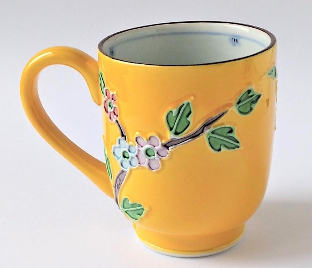 【ギャラリー洛中洛外】鮮やかな黄色に可愛らしいふくろうが描かれた 黄交趾ふくろうマグカップ