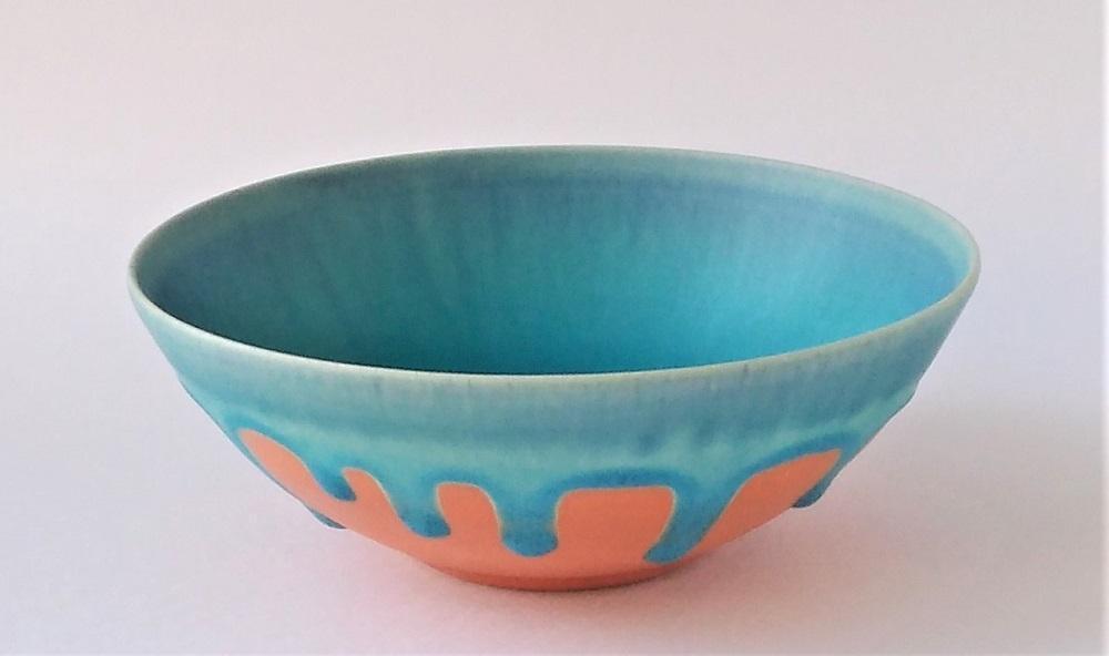 【ギャラリー洛中洛外】生地の緋色釉に美しい青が映える器 碧彩ボウル（小）