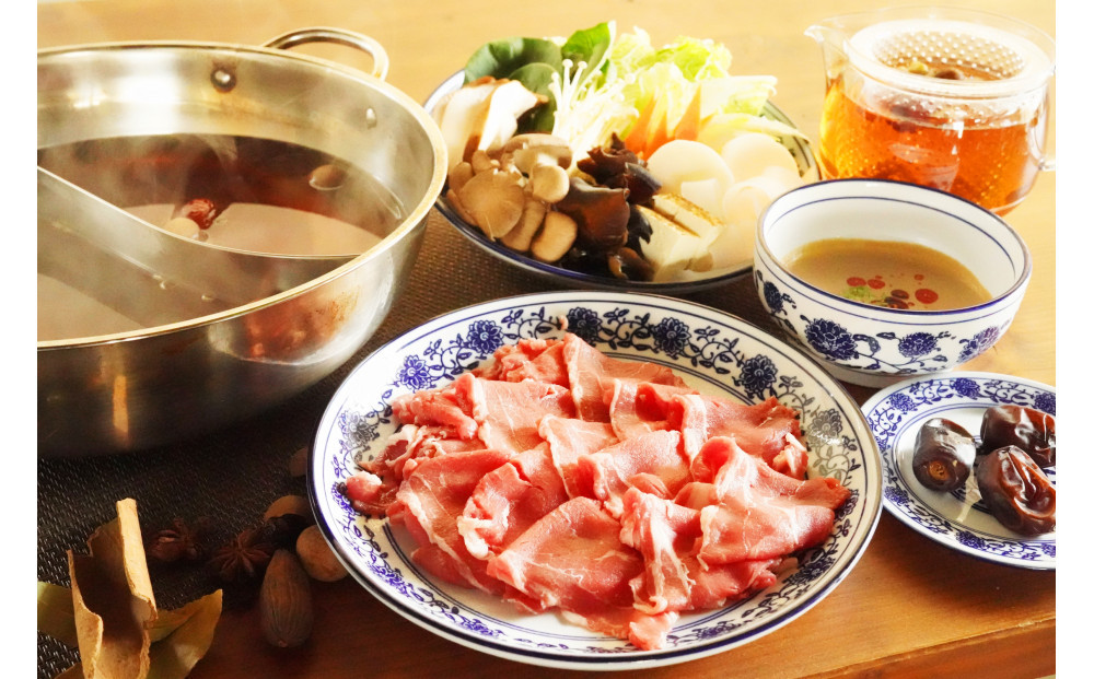 【ザムザムの泉】無化学調味料伝統手作り製法！ 医食同源セット 漢方薬膳牛骨スープ 500ml×3パック＋薬膳味染み牛肉1パック＋自家製辣油1瓶＋2000円分食事券付き [ 京都 漢方 薬膳 スープ 人気 おすすめ 健康 美容 デトックス お取り寄せ 通販 送料無料 ふるさと納税 ]