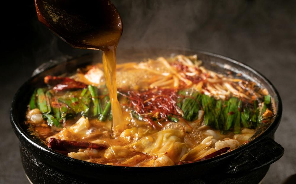 【京もつ鍋 亀八】京もつ鍋「旨辛の赤」(2～3人前)｜京もつ鍋 辛味噌 人気セット［ 京都 先斗町 もつ鍋専門 人気店 もつ鍋セット 辛みそ 旨辛 おいしい 人気 おすすめ もつ ホルモン もつ鍋 お取り寄せ 通販 送料無料 ふるさと納税 ］