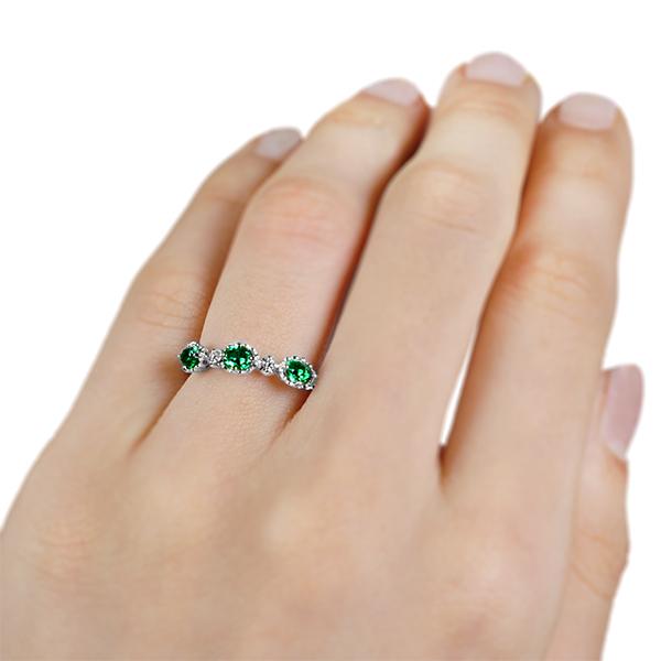 【京セラ】クレサンベール〈エメラルド・天然ダイヤモンド〉リング【オーバル3石/アンティーク風/5月誕生石/K18ホワイトゴールド/WRGE2635】