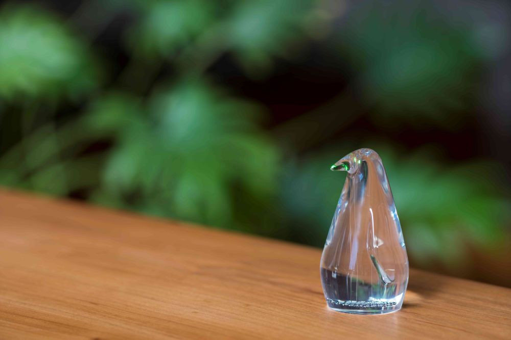 【世界初の全方位受光ソーラー】スフェラーペンギン＜クリア＞［ 京都 世界初 太陽電池 スフェラ―パワー ペンギン ソーラー オブジェ かわいい 不思議 水槽用装飾品 ふるさと おしゃれ かっこいい 京都 通販 送料無料 ふるさと納税 ］ 