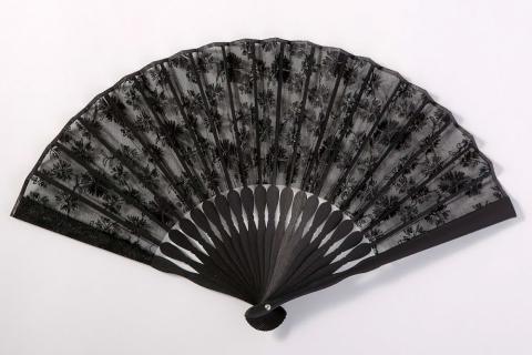 【伊と幸】《白生地の老舗が贈る》透扇子（撫子・黒色）