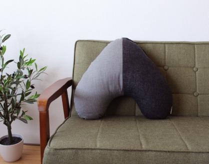 【洛中高岡屋】こだわり設計のかわいいクッション『うたたねクッション Utane（うたね）』（御納戸＆紙屋紙）