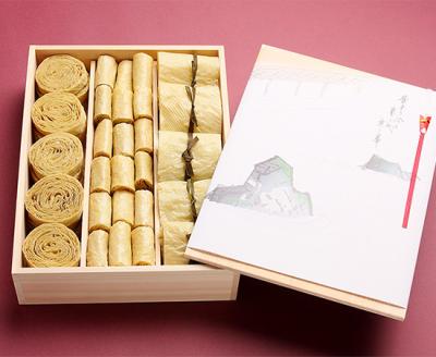 【湯波吉】錦市場からお届け！湯波吉のゆば（木箱入）（大原木ゆば10/小巻ゆば30/よせ巻ゆば15）