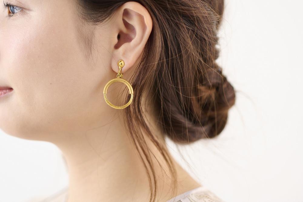 【寺島保太良商店】絲 tabane イヤリング［ 京都 工芸ブランド 絹素材 手作り 耳元アクセ 人気 おすすめ アクセサリー 上品 軽量 ギフト お取り寄せ 通販 送料無料 ふるさと納税 ］