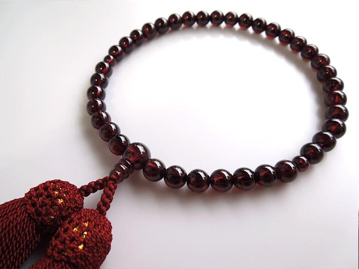 【京都 安田念珠店】 ガーネット 女性用 片手念珠（数珠） 正絹エンジ房