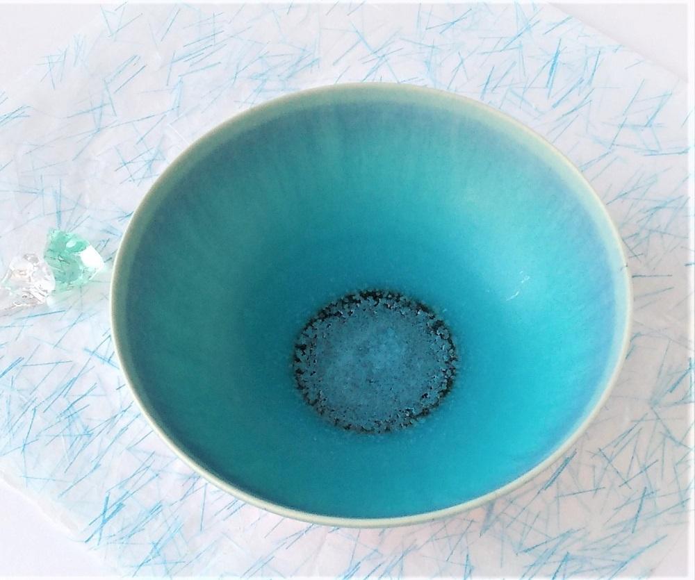 【ギャラリー洛中洛外】生地の緋色釉に美しい青が映える器 碧彩ボウル（小）