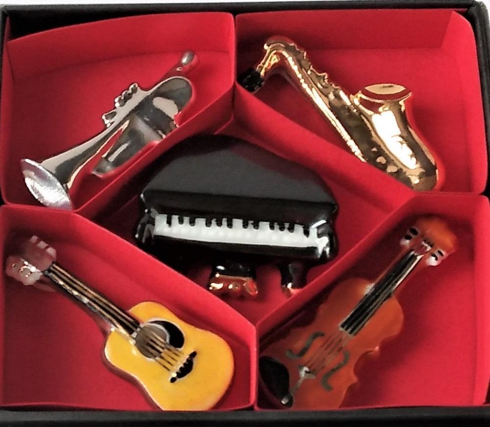 【ギャラリー洛中洛外】音楽好きな人に特におすすめ 楽器を再現 ハーモニー箸置