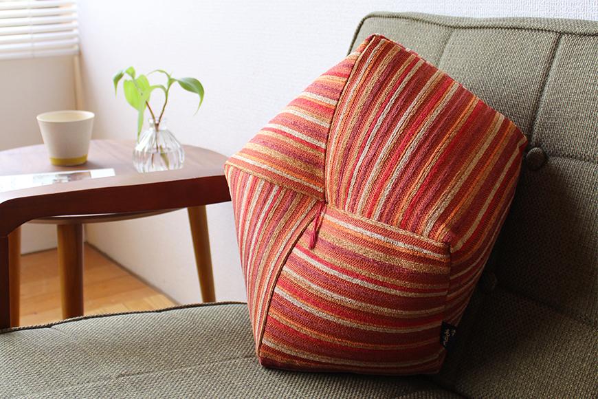 【 洛中高岡屋 】シンプルなデザインと素材感 おじゃみ座布団（グラフ・レッド）