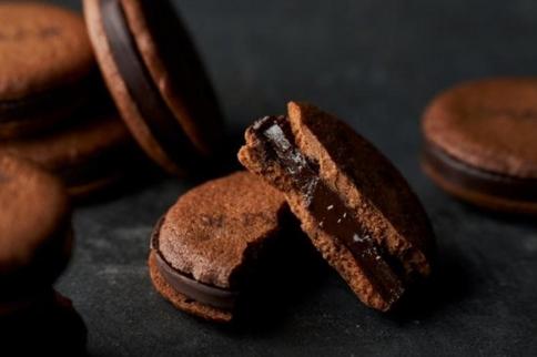 【dari K（ダリケー）】カカオサンドクッキー（ダーク）6枚入×5箱セット ［ 京都 チョコレート カカオを通して世界を変える 人気 おすすめ ギフト プレゼント 贈答 お取り寄せ お菓子 スイーツ ］ 