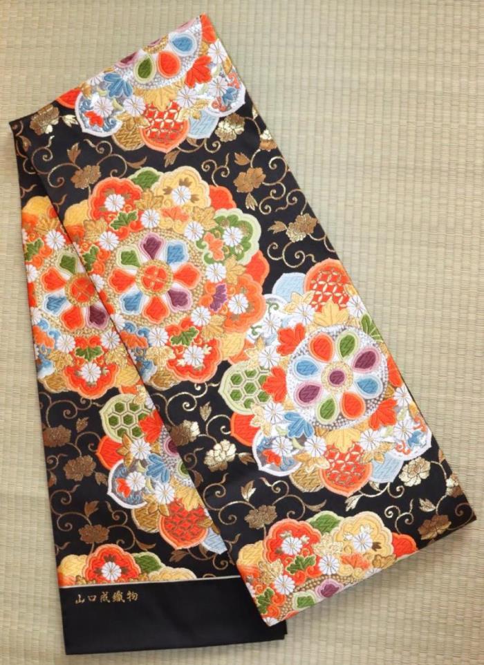 【山口成織物】西陣織 黒地 袋帯 牡丹唐草地大華文【お仕立付き】