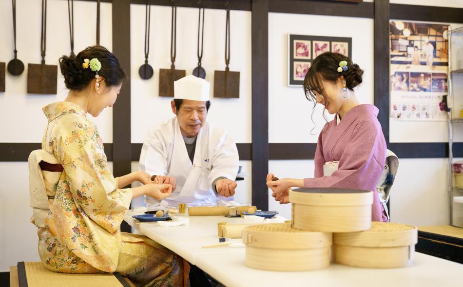 【甘春堂】和菓子作り体験の招待チケット（1名様）［ 京都 和菓子 老舗 体験 京都旅行 手作り 人気 おすすめ お取り寄せ 通販 送料無料 ふるさと納税 ］