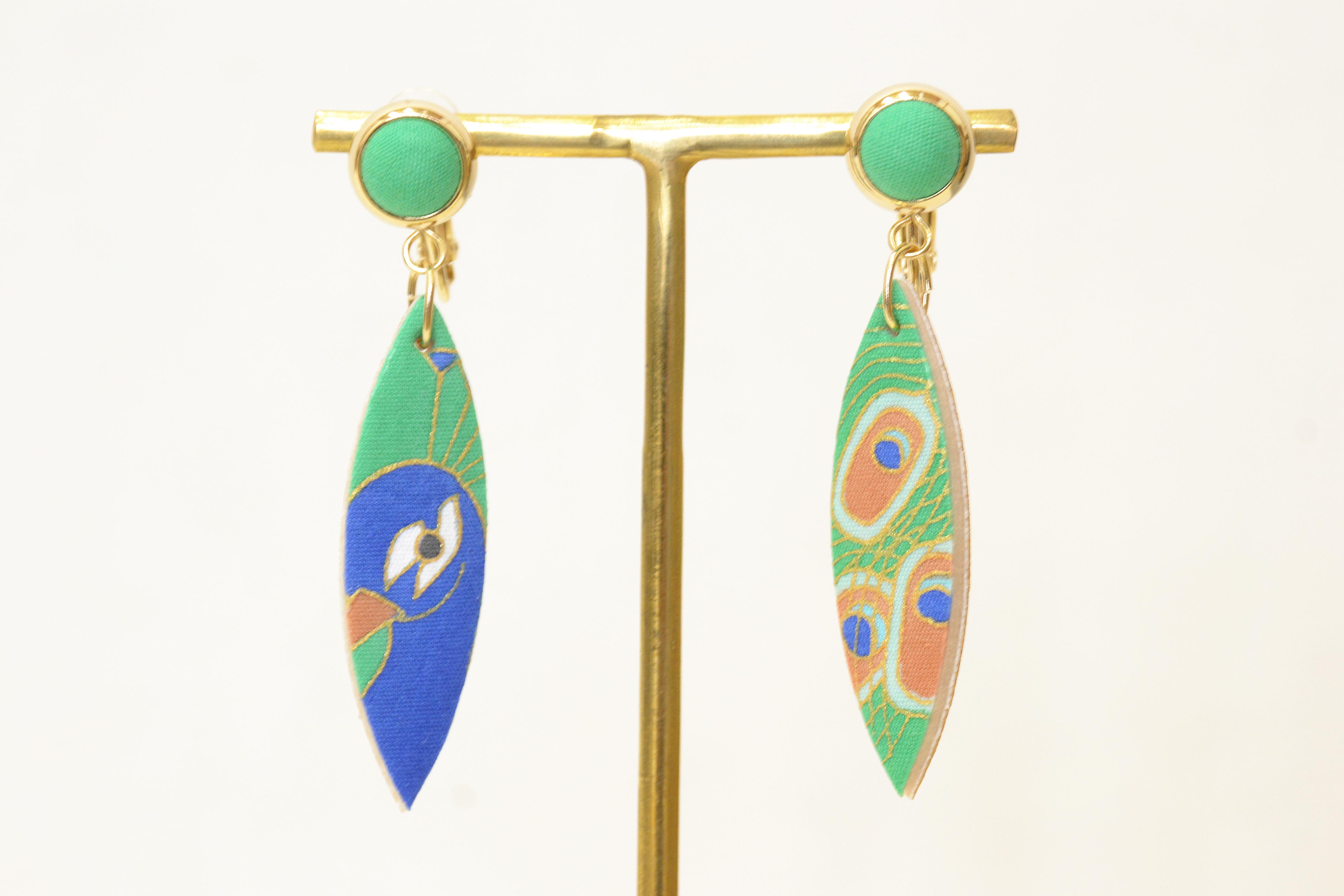 【染工房正茂】手描友禅 ピアス / イヤリング（ファブリックアクセサリー）《孔雀》 