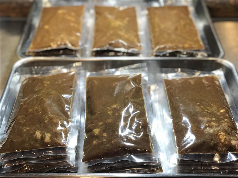 丹波もみじ（鹿肉）すね肉の欧風ジビエカレー　150ｇ×３パック　ふるさと納税 カレー carry ジビエ ジビエカレー丹波もみじ 鹿肉 すね肉 欧風 フレンチ ビストロq 京都府 福知山市 FCEL002