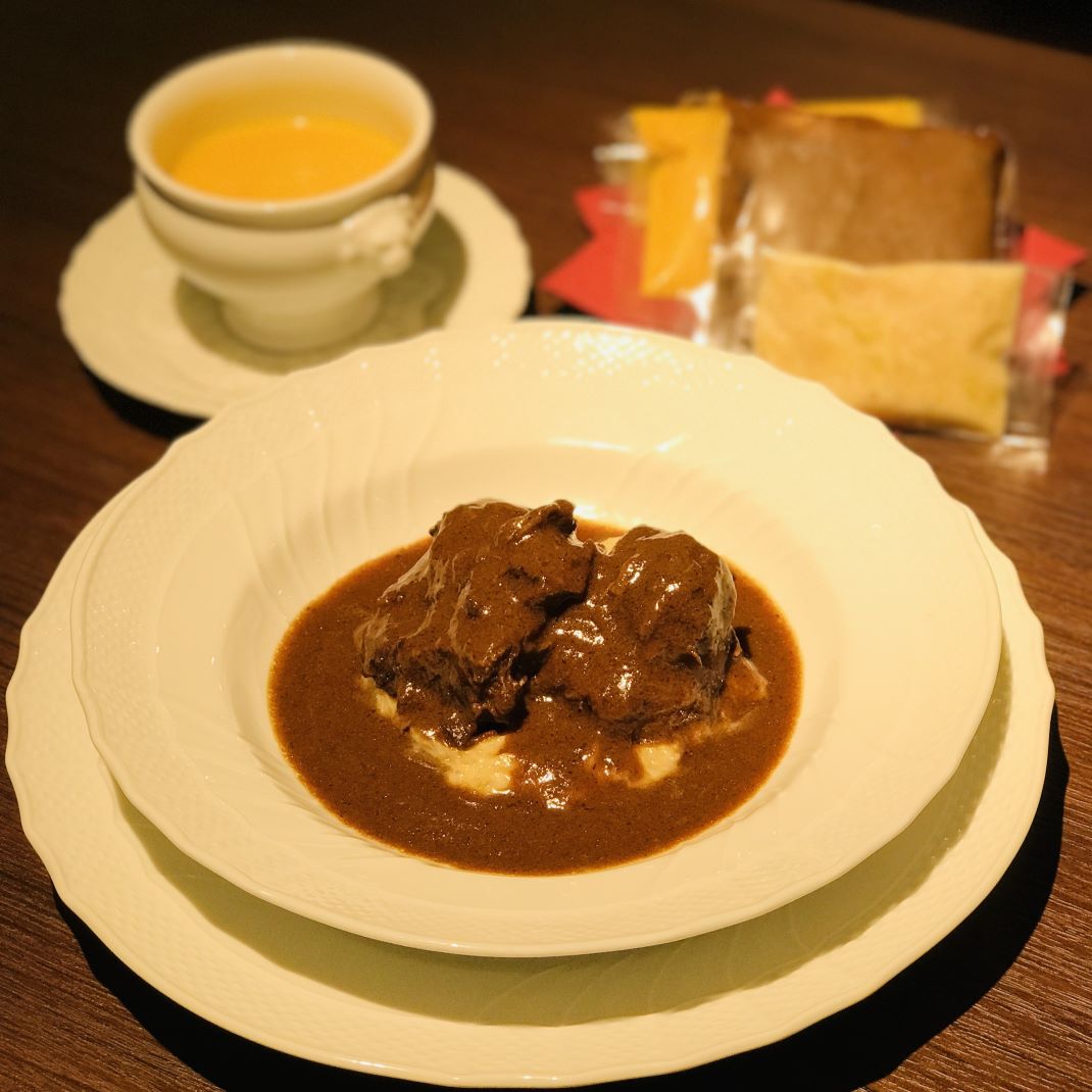 赤ワインで煮込んだ国産牛ビーフシチューと特製スープ、じゃがいものピューレのセット　ふるさと納税 ビーフシチュー 国産和牛 ほほ肉 副菜 スープ じゃがいものピューレ セット ギフト フレンチ ビストロq 京都府 福知山市 FCEL006