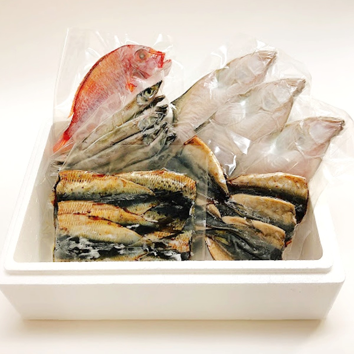 海鮮三昧 干物 ５種 詰め合わせ セット ひもの 詰め合わせ 盛り合わせ たくさん 冷凍 お取り寄せ グルメ 日本海 旬 魚 海鮮 魚介 加工品 海産物 アジ イワシ ニギス アジ一夜干 連子鯛