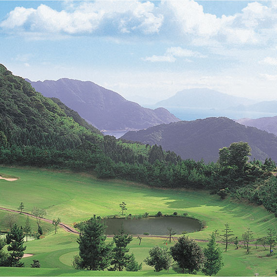 舞鶴カントリークラブ 1ラウンドプレー券 （土日祝） ゴルフ セルフプレー 関西 ごるふ 京都 舞鶴 プレー券 ゴルフ チケット 利用券 体験型