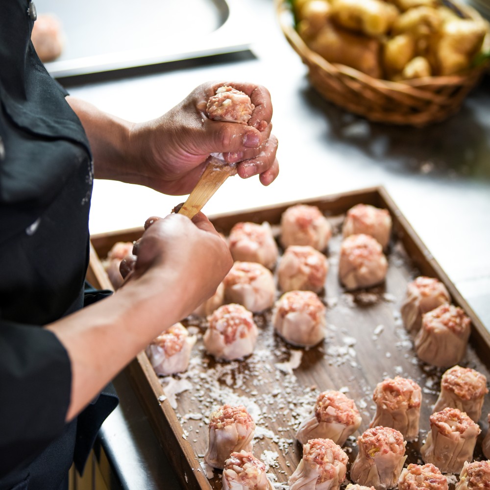 みつる食堂の シュウマイ 復刻 ８個×４袋 プレーン ＆ カレー ： 大粒 シューマイ 焼売 中華 お取り寄せ グルメ 人気 ３２個 カレー味 おかず お弁当 手作り 京都 舞鶴