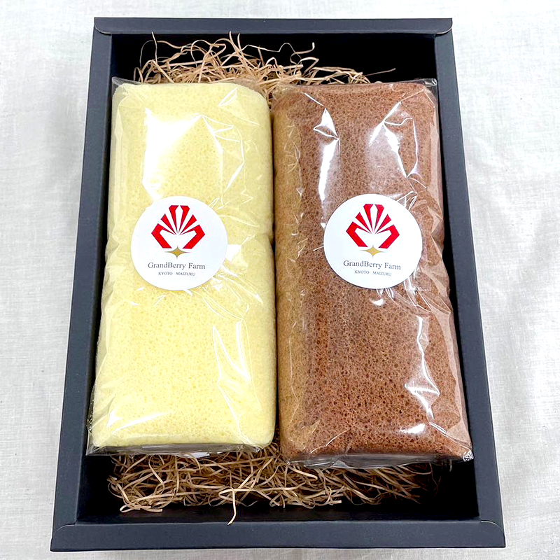 いちごクリームの ロールケーキ セット 2本 （320g×2）（プレーンとココア) 舞鶴産いちご 舞鶴産卵 舞鶴産たまご 地元卵 ロールケーキ ココアロールケーキ 洋菓子 ケーキ 苺 いちごロール ストロベリーロール スイーツ セット