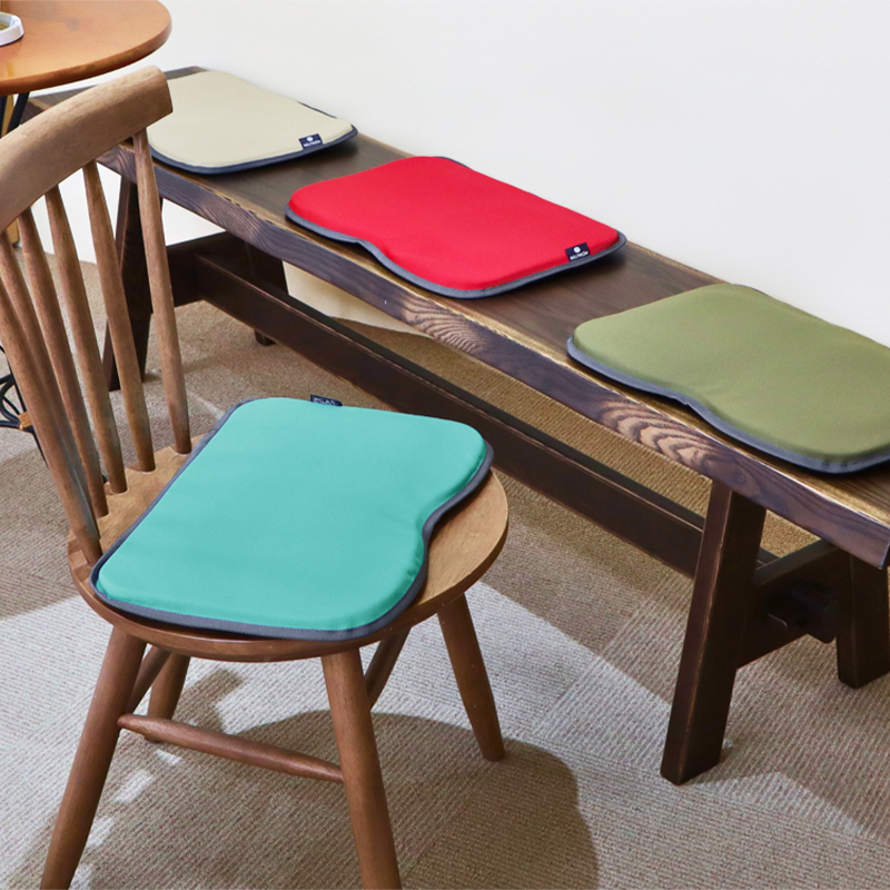 【turquoise】 ジェルトロン クッション ブリーズムーブ 選べるカラー 持ち運びクッション 持ち運べる 薄型 軽量 座布団 椅子 イス 運転席 運転 腰痛 骨盤 小型 通気性 振動軽減 飛行機 新幹線トラック フェス 観覧 観劇 観戦 車 夜行バス 移動 車いす 車椅子 蒸れない アウトドア キャンプ 京都 舞鶴 GELTRON