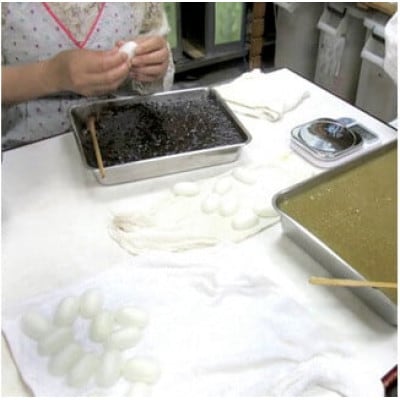 よしみ菓子舗 詰め合わせ(繭もなか6袋+綾乃糸14本)