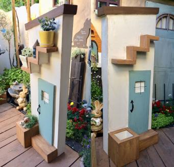 ＜Moon Rabbit＞階段ラックのお家型塀 ｜ ガーデニング雑貨 壁 ガーデニング ガーデンファニチャー 目隠し 屋外