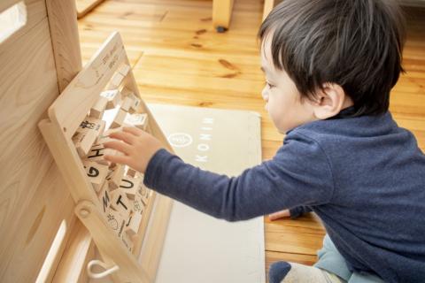 木製おもちゃ アルファベット【檜のおもちゃ ＩＫＯＮＩＨ】 ≪桧 おもちゃ ヒノキ ひのき 木育 知育≫