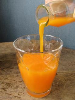 いずみの にんじん と 果実の ジュース◇【京都 丹波 の地が育てた 野菜 と 果物】《100% 人参 梨 健康 飲みやすい》