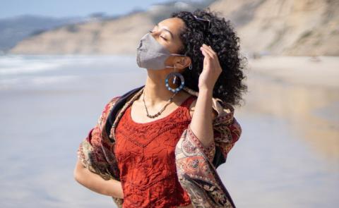 《天然柿渋×京の伝統技術》裏側でお洒落する肌に優しいシルクマスク 《布 京都 伝統 京友禅 着物 羽織 オシャレ 派手 調節可能》